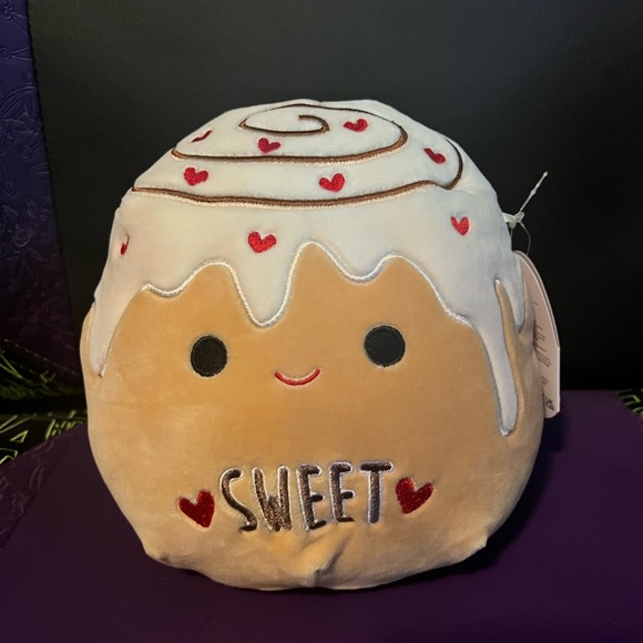 Valentines 8” 2023 Cinnamon Roll Chanel & Octopus Eiko - Picture 2 of 7